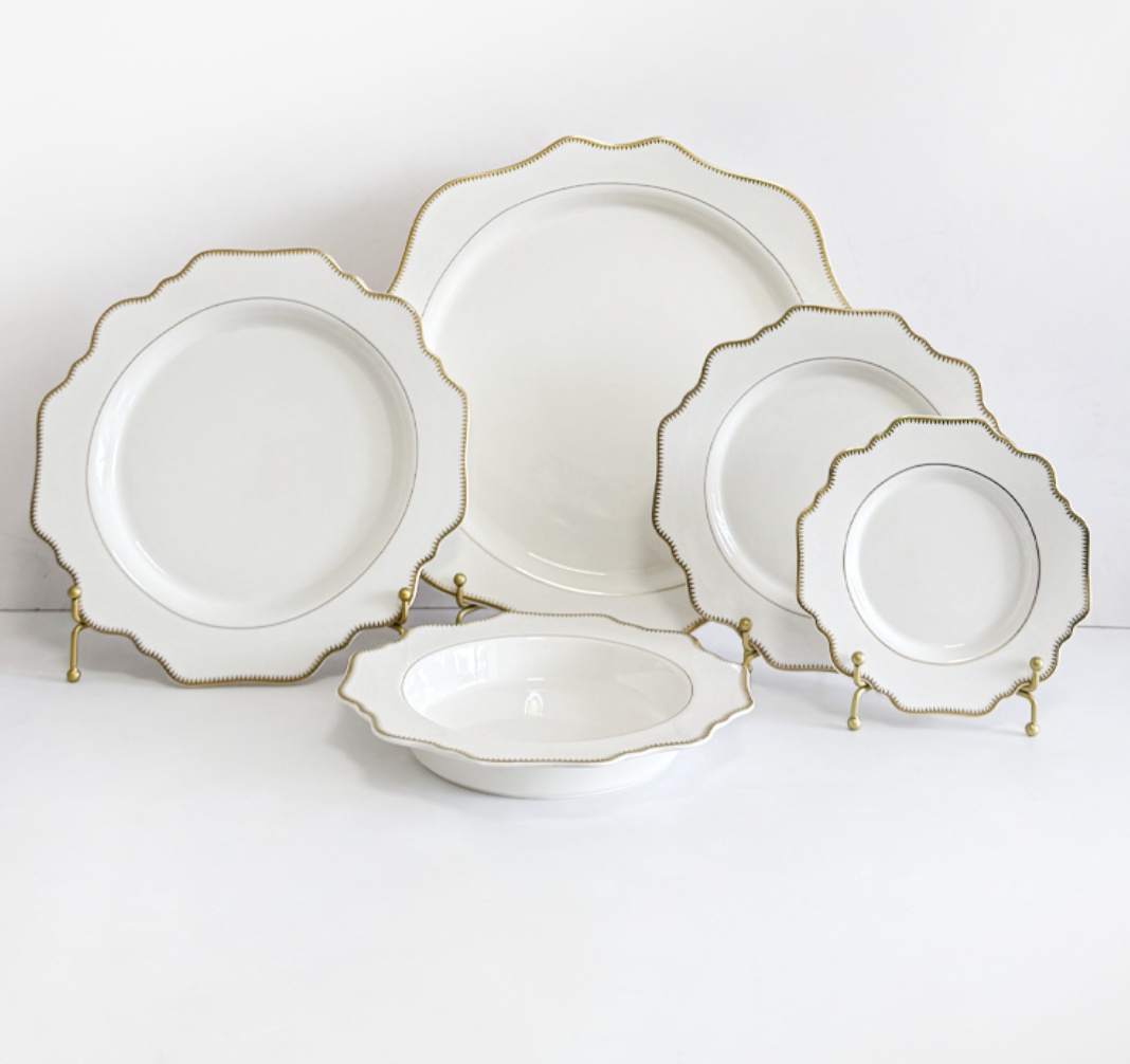 Grandwell tableware Black Version Sun Flower Luxury Wedding Charger Plate with Golden Rim Porcelain